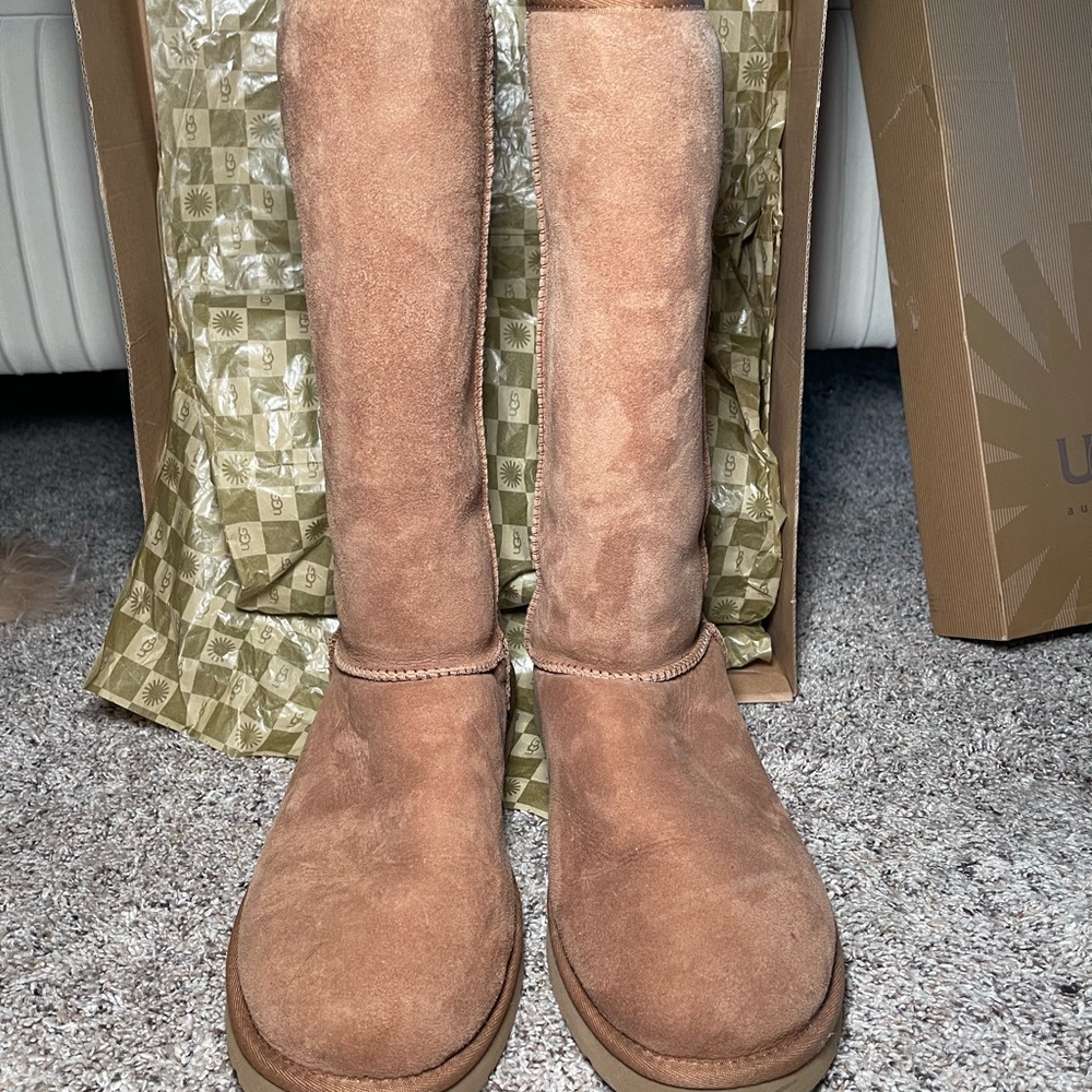 UGG Classic Tall Boots Chestnut Women’s Size 10 Excellent Pre-Owned Condition